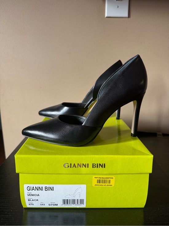 Gianni Bini Shoes - Gianni Bini Venicia Black Heels (Smoke Free)